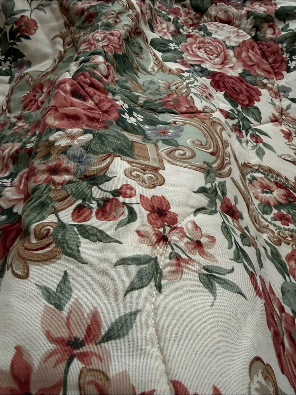 Vintage Floral Rose Print blanket quilt in Green and Rose full size comforter